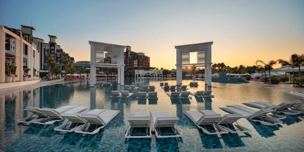 SELECTUM LUXURY RESORT Pools & Beach
